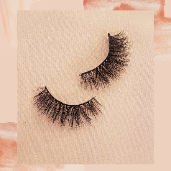 Miss Bellona False Lashes - Picture 3 of 3